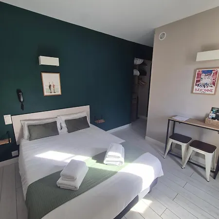 Saint 2* Biarritz